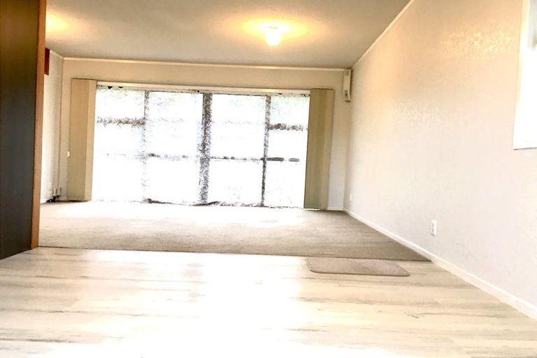 Photo of property in 2/39 Alfriston Road, Manurewa East, Auckland, 2102