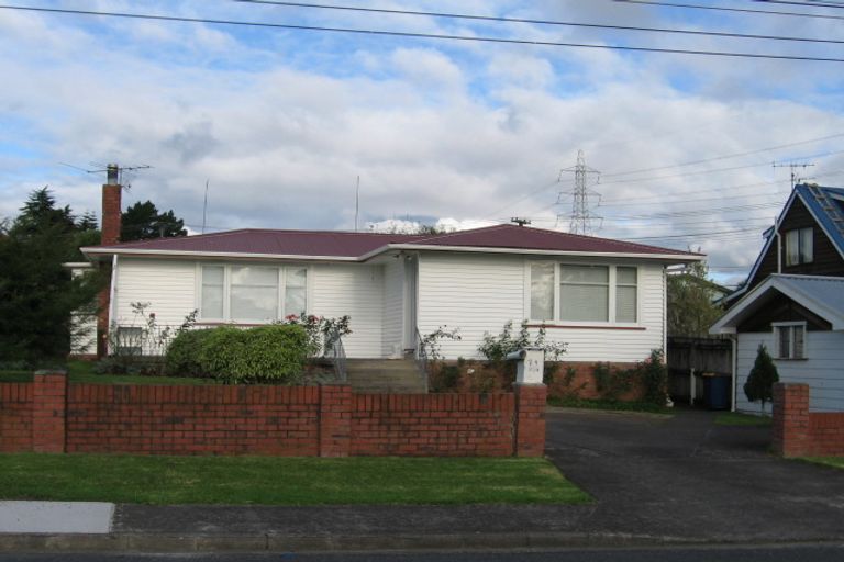 Photo of property in 1a Karamu Street, Te Atatu Peninsula, Auckland, 0610