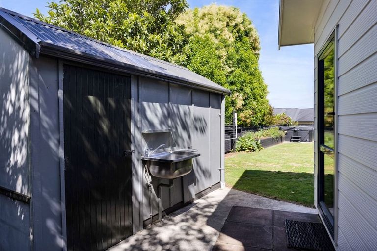 Photo of property in 11 Highfield Place, Highlands Park, New Plymouth, 4312