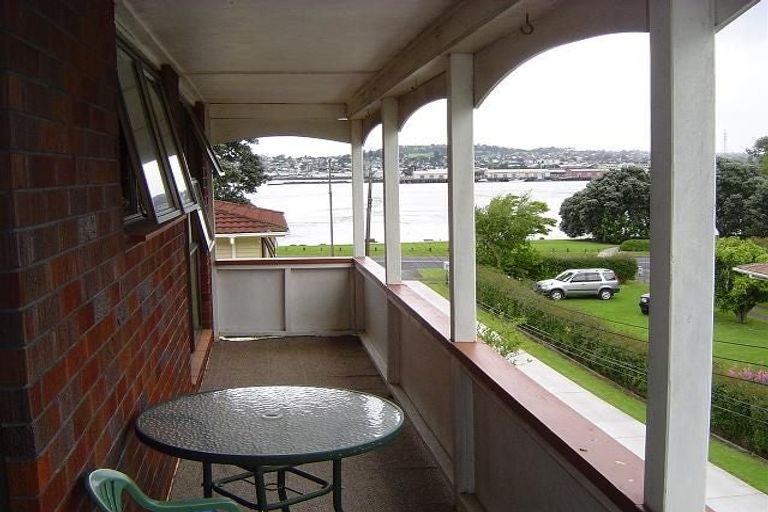 Photo of property in 11b Kiwi Esplanade, Mangere Bridge, Auckland, 2022