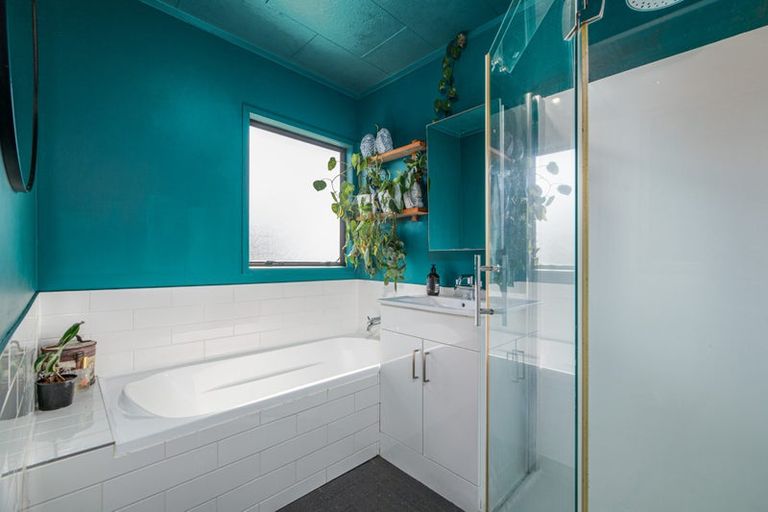 Photo of property in 39 Solar Road, Glen Eden, Auckland, 0602