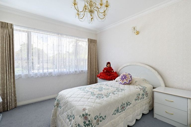 Photo of property in 16 Waimanu Bay Drive, Te Atatu Peninsula, Auckland, 0610