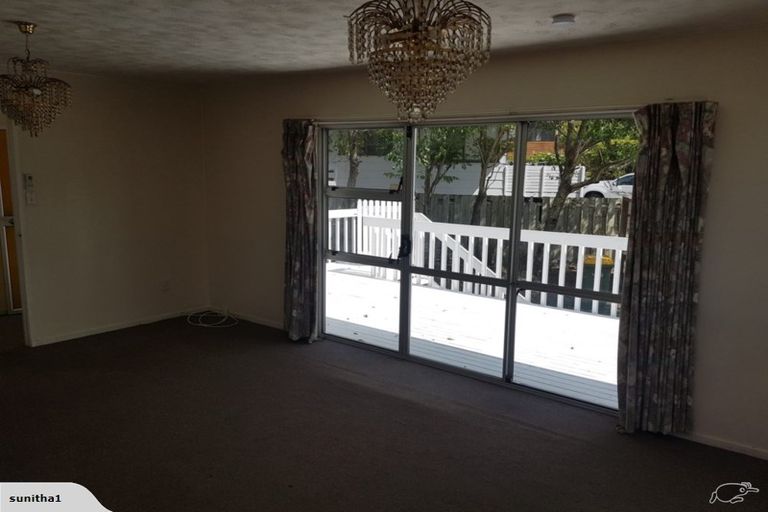 Photo of property in 4 Tacitus Place, Totara Vale, Auckland, 0629