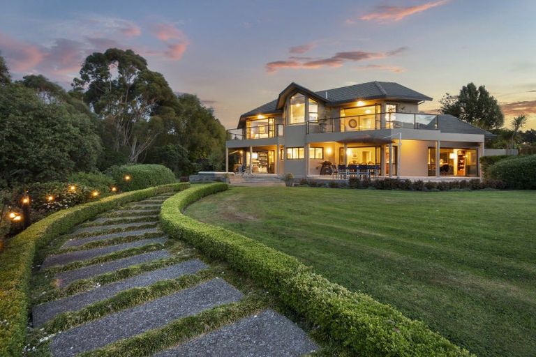 Photo of property in 70 Waicola Drive, Fitzherbert, Palmerston North, 4471