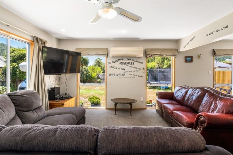 Photo of property in 10a Huia Street, Waikawa, Picton, 7220