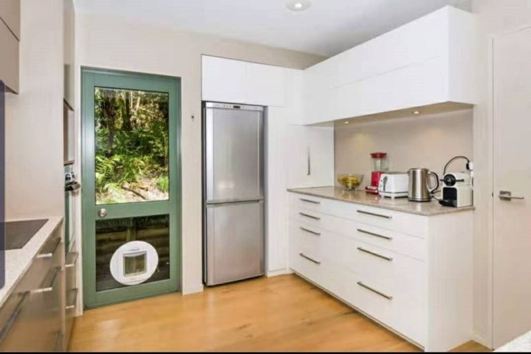 Photo of property in 6 Tree Fern Trail, Campbells Bay, Auckland, 0630