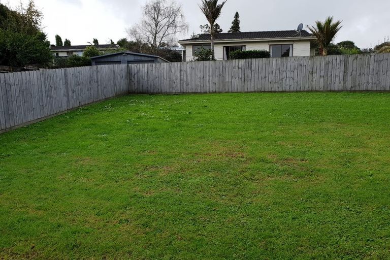 Photo of property in 18 St Catherine Crescent, West Harbour, Auckland, 0618