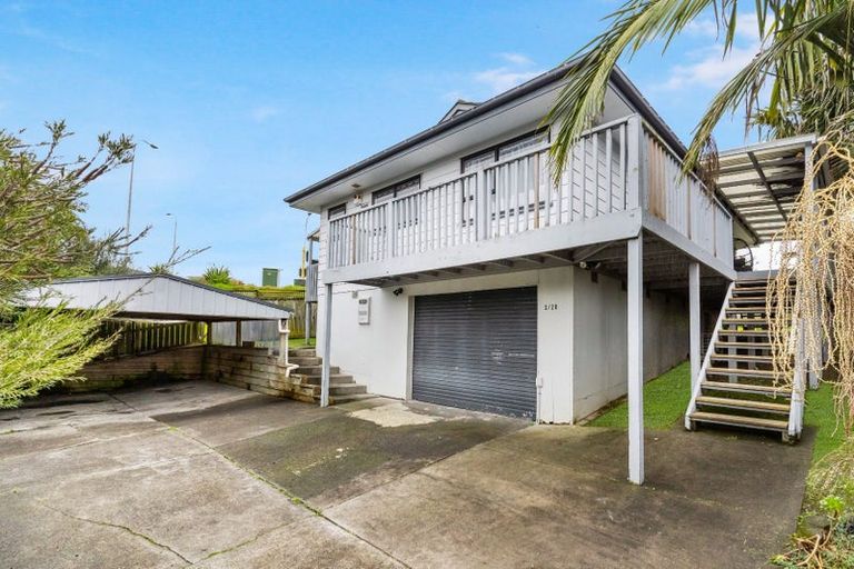 Photo of property in 2/20 Landsdale Place, Massey, Auckland, 0614