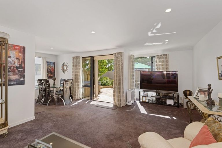 Photo of property in 1 Oakford Close, Riccarton, Christchurch, 8011