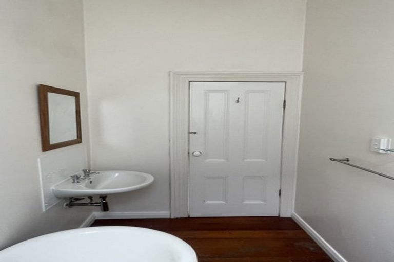 Photo of property in 19 Myrtle Crescent, Mount Cook, Wellington, 6021