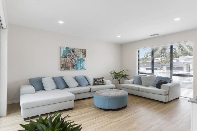 Photo of property in 70 Symes Drive, Red Beach, 0932