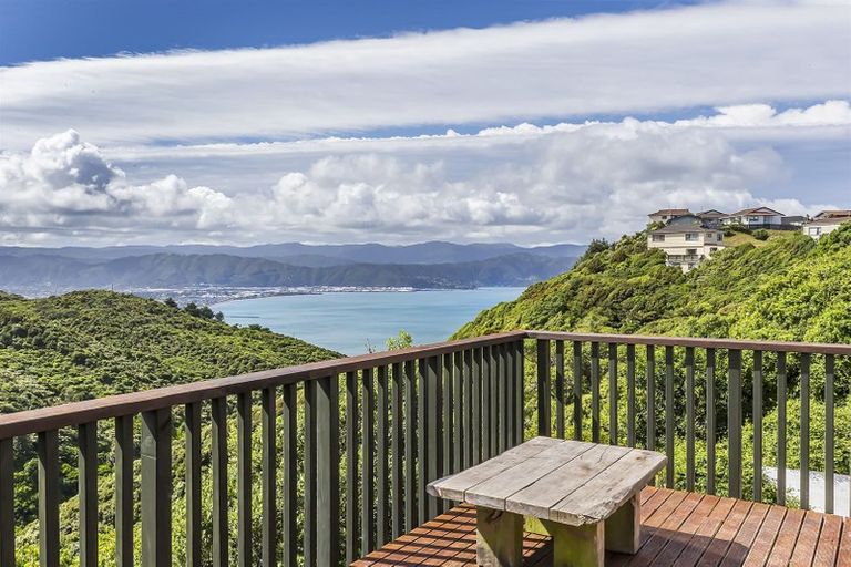 Photo of property in 16b Fernhaven Grove, Newlands, Wellington, 6037
