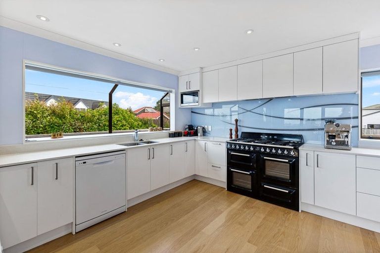 Photo of property in 8 Limeburners Close, Hobsonville, Auckland, 0618