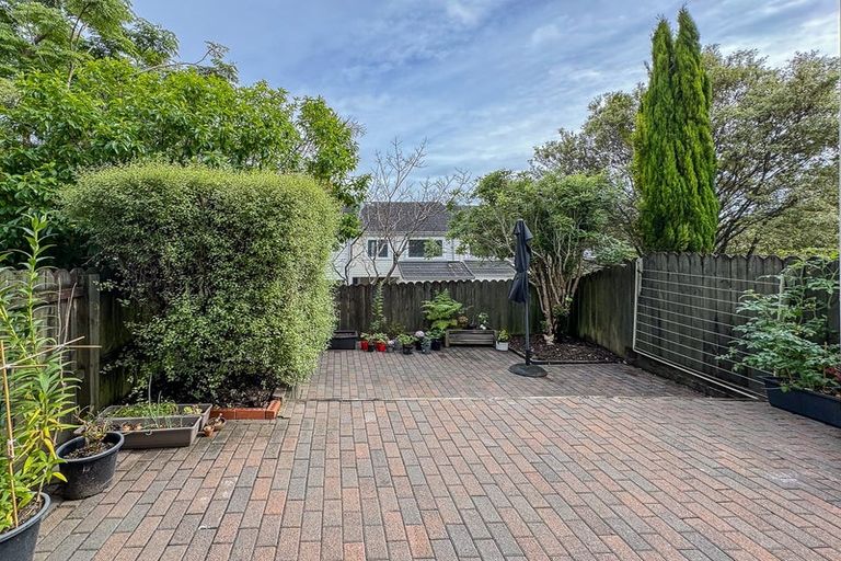 Photo of property in 6/78 Fernhill Way, Oteha, Auckland, 0632