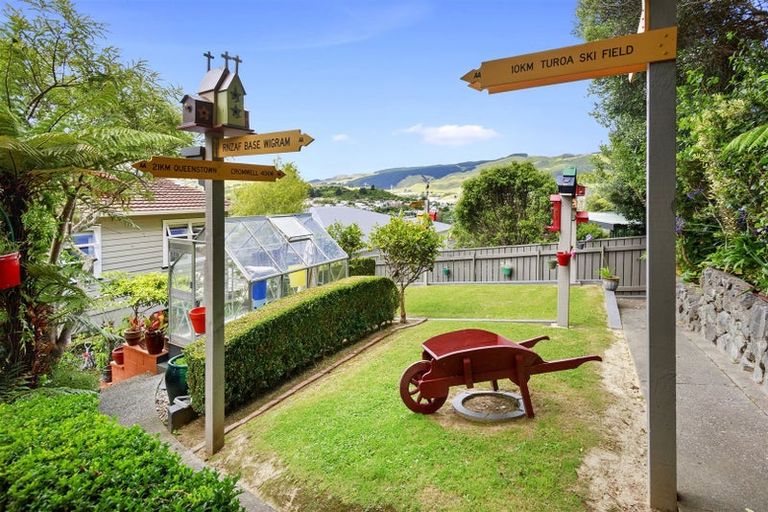 Photo of property in 39 Sunrise Boulevard, Tawa, Wellington, 5028