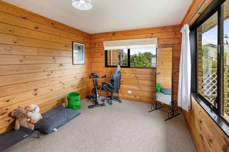 Photo of property in 1 Albert Street, Hawera, 4610