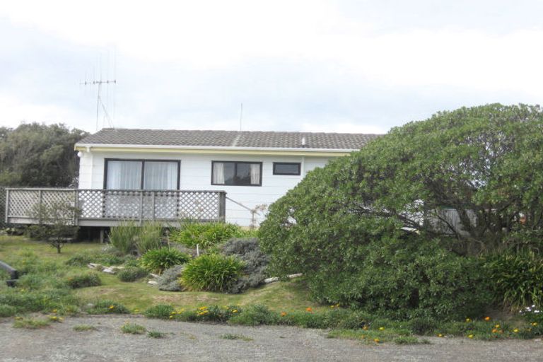 Photo of property in 8 Rangitane Grove, Waitarere Beach, Levin, 5510