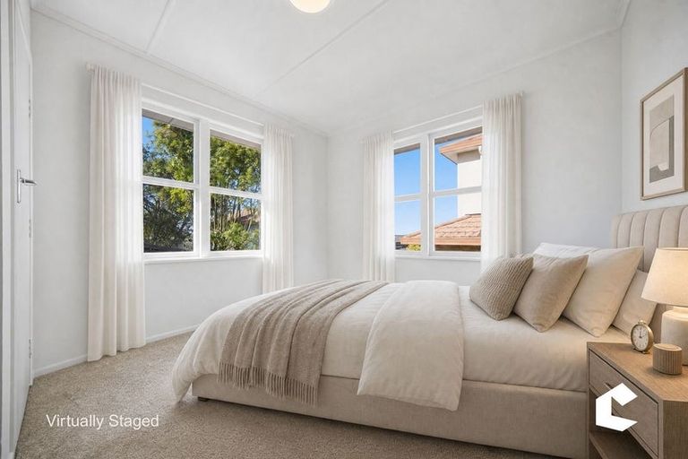 Photo of property in 194 Chivalry Road, Glenfield, Auckland, 0629