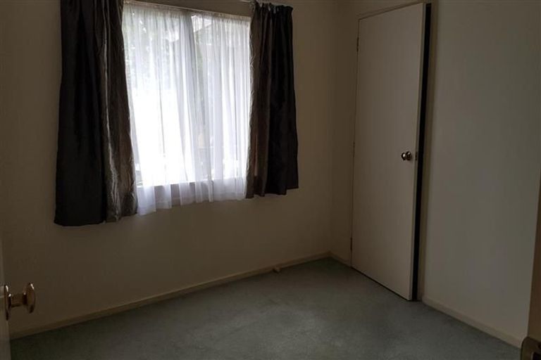 Photo of property in 8 Target Road, Totara Vale, Auckland, 0629