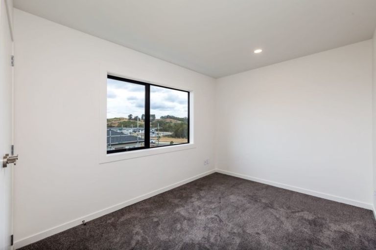 Photo of property in 4 Ahorangi Road, Silverdale, 0932