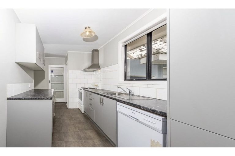 Photo of property in 13 Kamaka Road, Mangere Bridge, Auckland, 2022