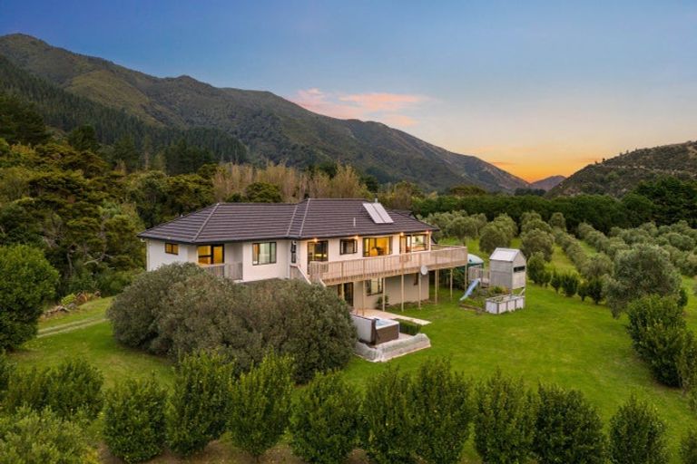 Photo of property in 1276 Coast Road, Wainuiomata Coast, Lower Hutt, 5373