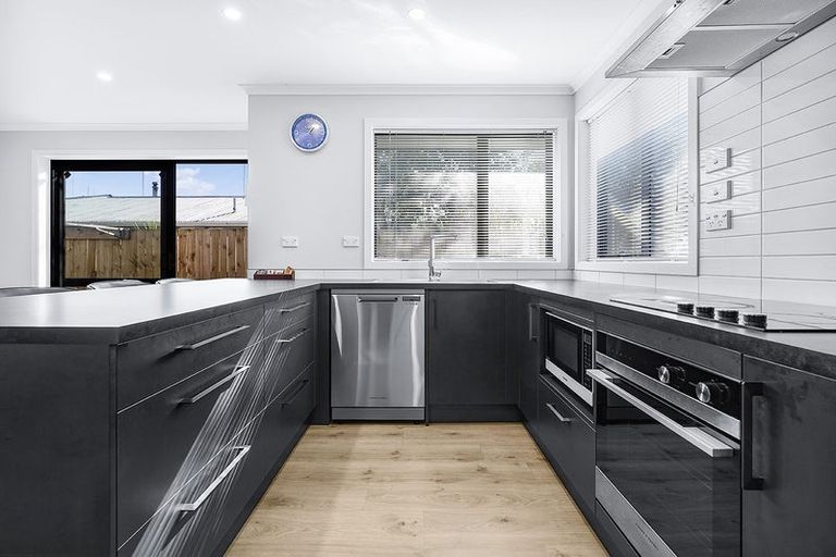 Photo of property in 67d Divich Avenue, Te Atatu South, Auckland, 0610