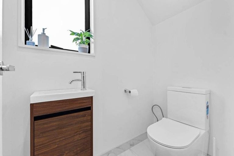 Photo of property in 2 Fields Road, Manurewa, Auckland, 2102