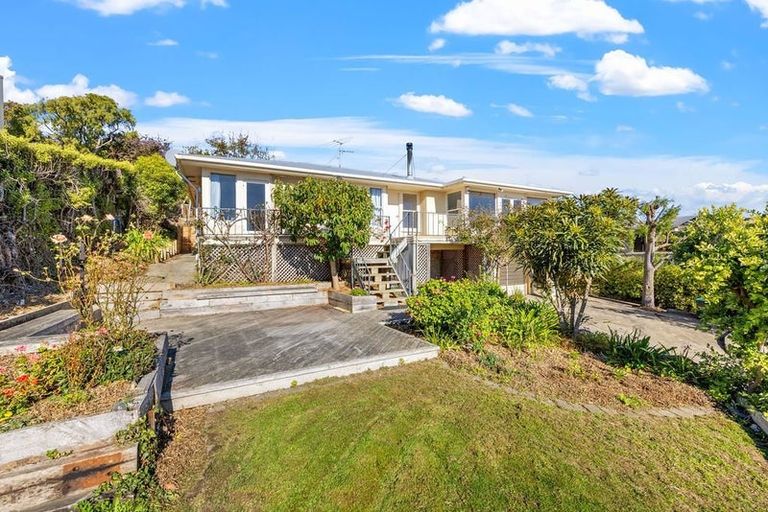 Photo of property in 25 Te Awakura Terrace, Mount Pleasant, Christchurch, 8081
