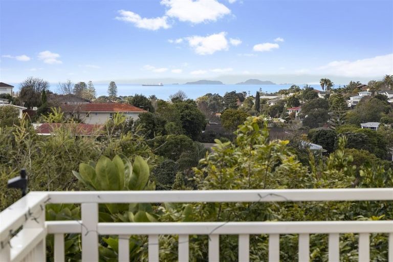Photo of property in 138 Weatherly Road, Torbay, Auckland, 0630