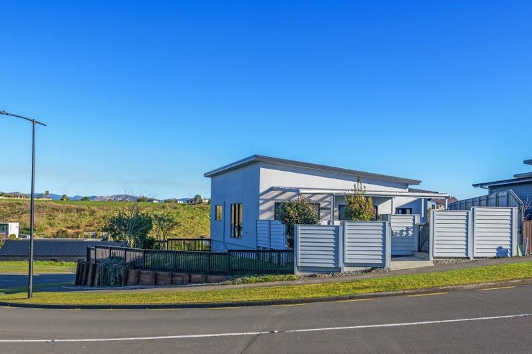 Photo of property in 1 Vaucluse Heights, Fitzherbert, Palmerston North, 4410
