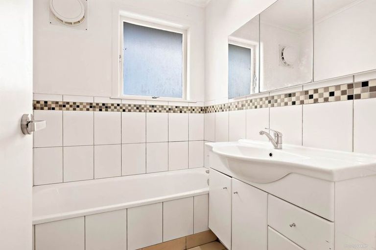 Photo of property in 29 Sycamore Drive, Sunnynook, Auckland, 0620