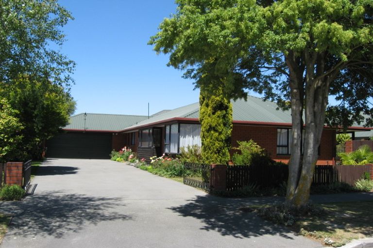 Photo of property in 9 Greystoke Lane, Avonhead, Christchurch, 8042