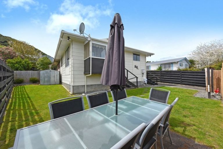 Photo of property in 69a Hartford Crescent, Totara Park, Upper Hutt, 5018