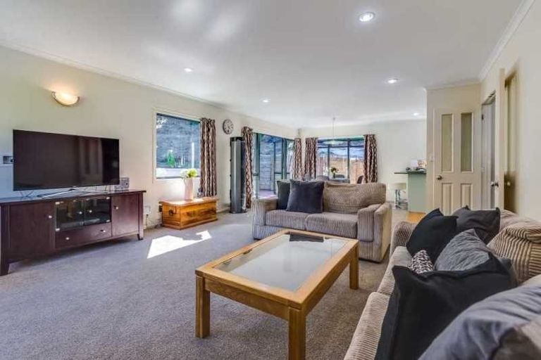 Photo of property in 4/177 Carlisle Road, Northcross, Auckland, 0632