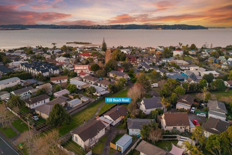 Photo of property in 92b Beach Road, Te Atatu Peninsula, Auckland, 0610