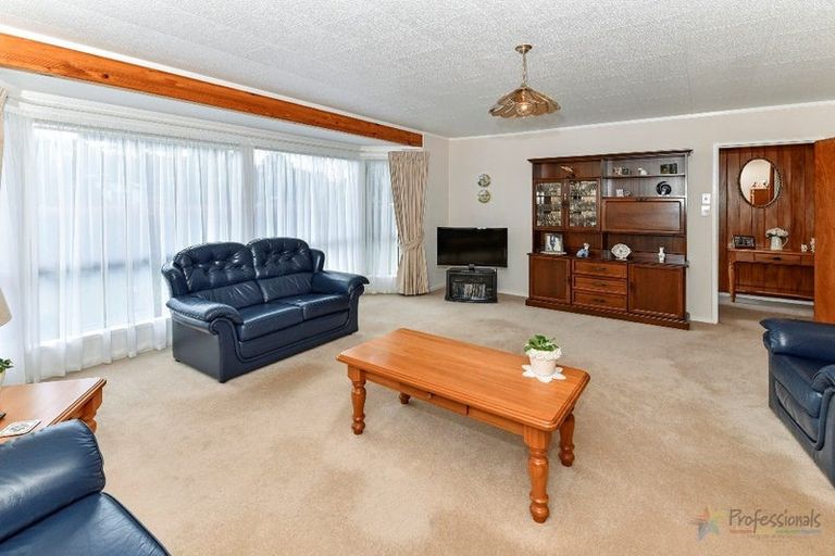 Photo of property in 2 Evanda Crescent, Conifer Grove, Takanini, 2112