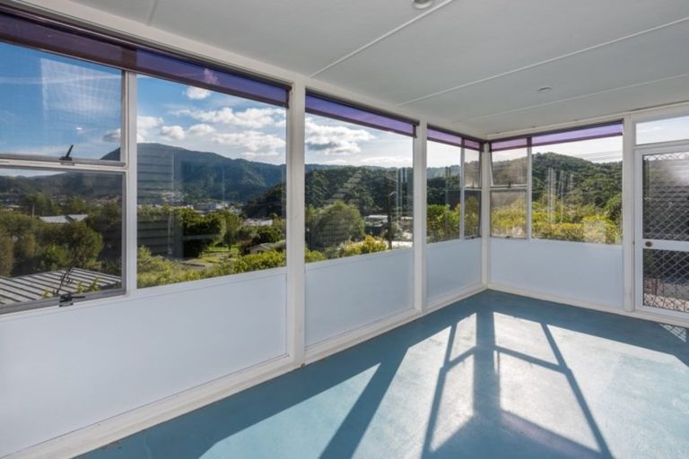 Photo of property in 35 Milton Terrace, Picton, 7220