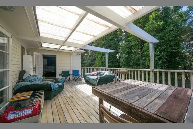 Photo of property in 2 Paewai Road, Glen Eden, Auckland, 0602