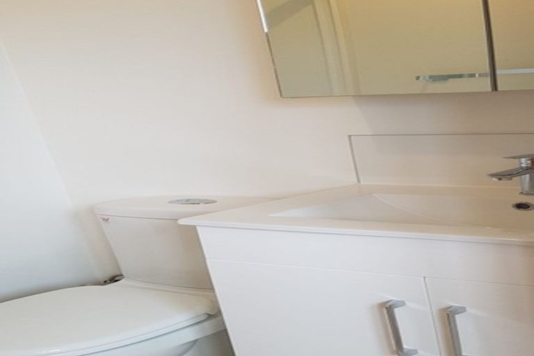 Photo of property in 72a Carlisle Road, Browns Bay, Auckland, 0632