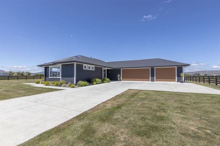 Photo of property in 33 Hartwell Drive, Kelvin Grove, Palmerston North, 4470