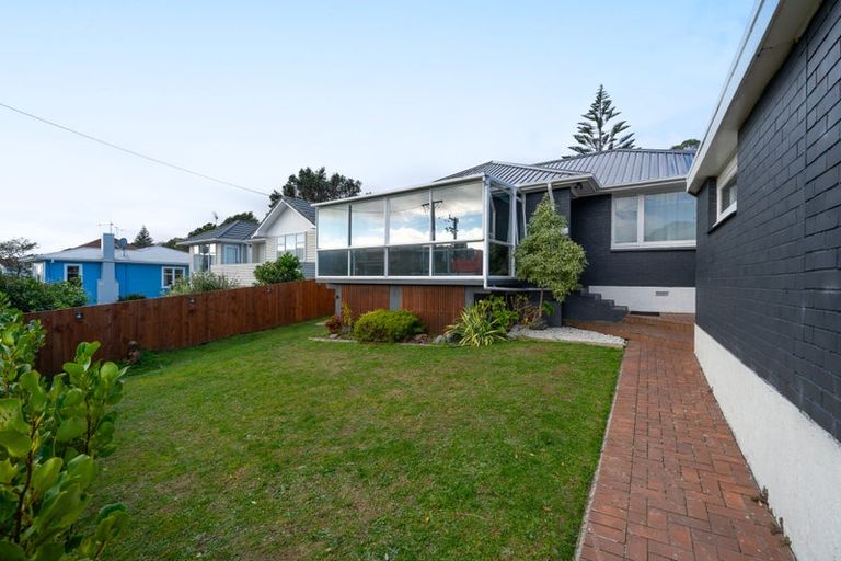 Photo of property in 73 Taylor Terrace, Tawa, Wellington, 5028