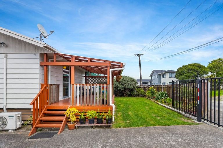 Photo of property in 2/146a Don Buck Road, Massey, Auckland, 0614