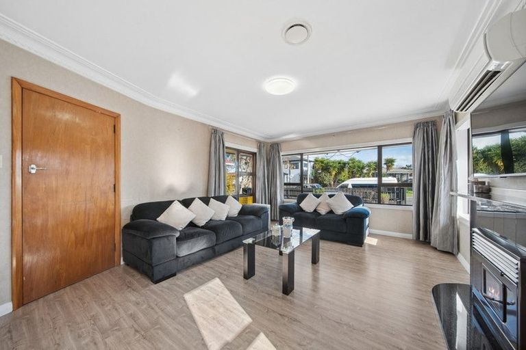 Photo of property in 3 Mckean Avenue, Manurewa, Auckland, 2102