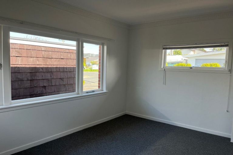 Photo of property in 1/5 Stratford Avenue, Milford, Auckland, 0620