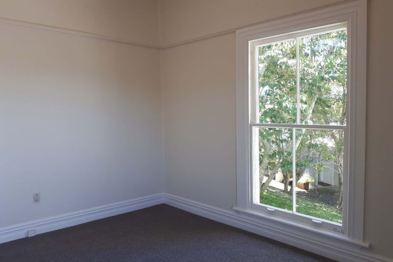 Photo of property in 1/165 Hinemoa Street, Birkenhead, Auckland, 0626