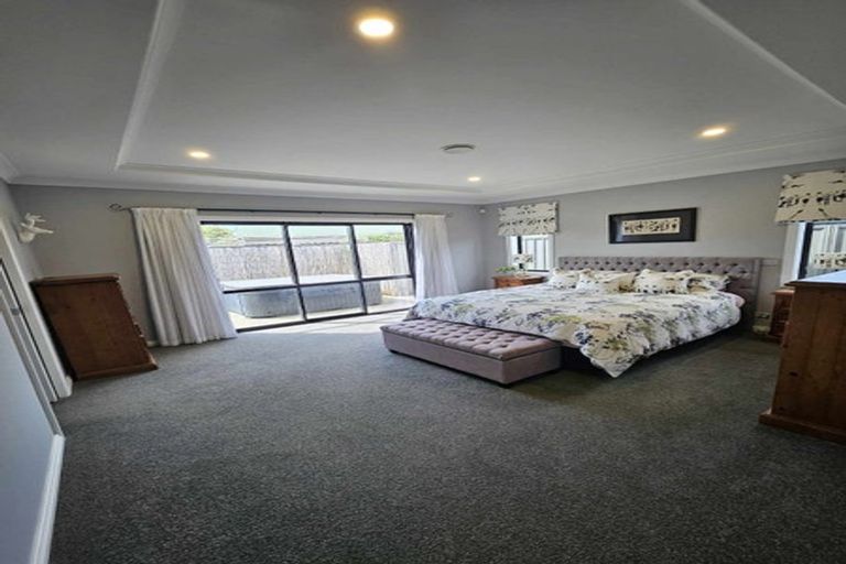 Photo of property in 39 Heynes Place, Clive, 4102