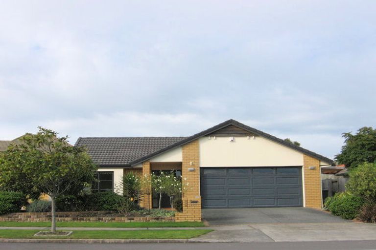 Photo of property in 220 Kilkenny Drive, East Tamaki Heights, Auckland, 2016