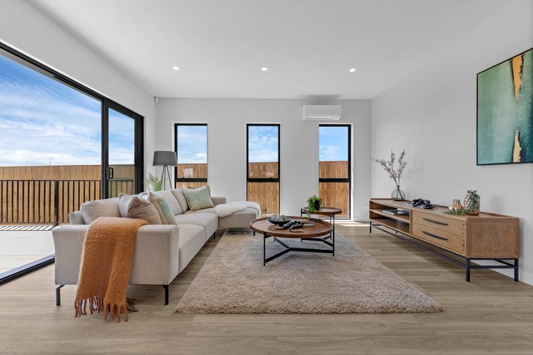 Photo of property in 27 Korowhiti Road, Clarks Beach, 2122