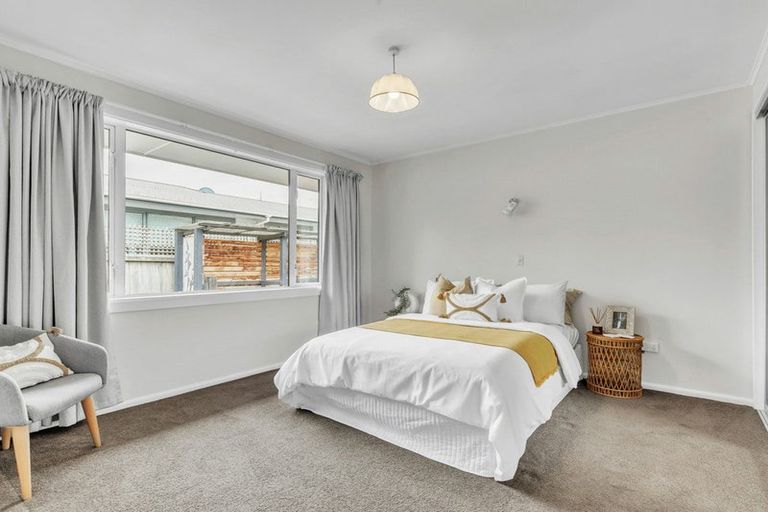 Photo of property in 328 Memorial Avenue, Burnside, Christchurch, 8053